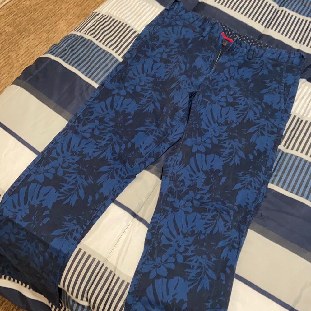 Hawaiian print chino’s